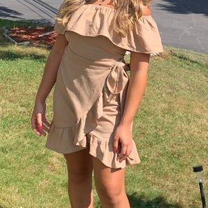 Beige flowy dress size small